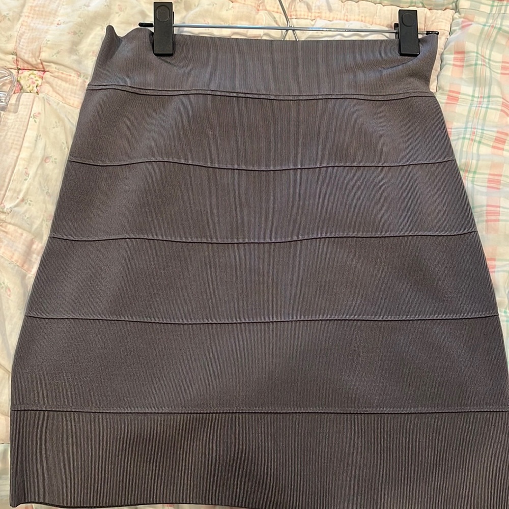 Cache size large grey skirt
